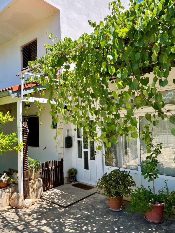 Apartman Gorana With Swimming Pool イェルサ エクステリア 写真